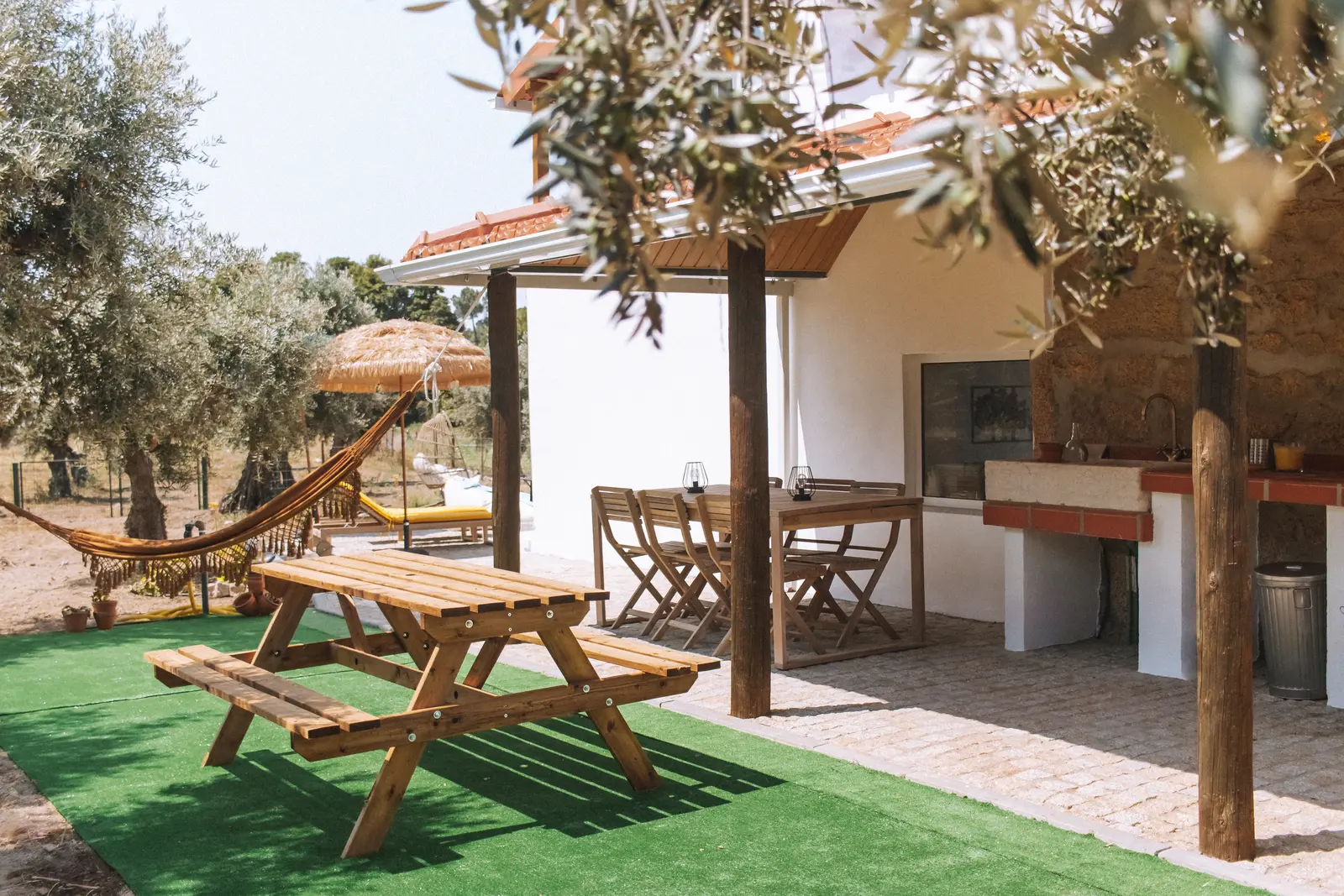 Piscina Privada y Zona Exterior